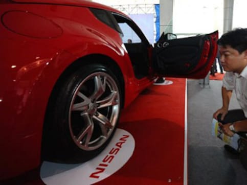 Nissan Motor Co reports 70% drop in quarterly profit, slashes full-year outlook to 11-year low Nissan Motor Co reports 70% drop in quarterly profit, slashes full-year outlook to 11-year low
