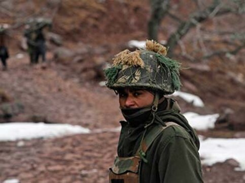 Pak violates ceasefire on LoC again, 3 Indian soldiers injured Pak violates ceasefire on LoC again, 3 Indian soldiers injured