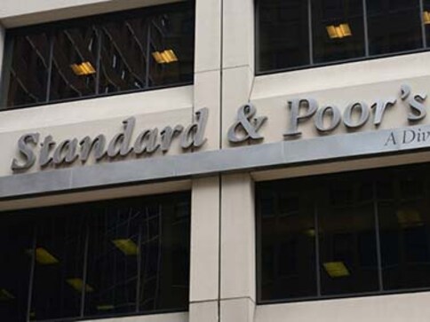 Rupee fall forces S&P to maintain negative outlook for India