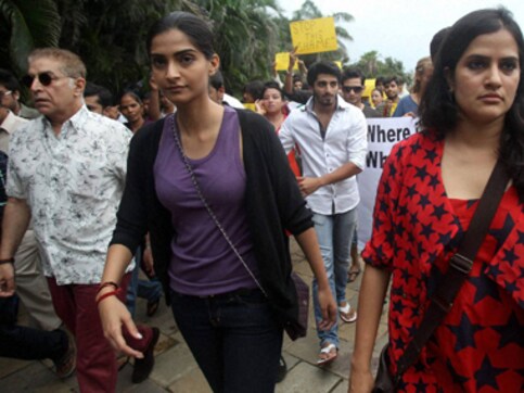 Mumbai gangrape: Sonam Kapoor joins anti-rape protest march Mumbai gangrape: Sonam Kapoor joins anti-rape protest march