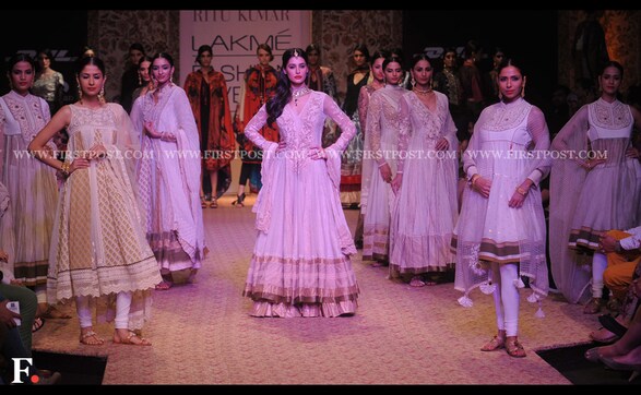Lakme Fashion Week: Nargis Fakhri's desi avatar at Ritu Kumar's show Lakme Fashion Week: Nargis Fakhri's desi avatar at Ritu Kumar's show