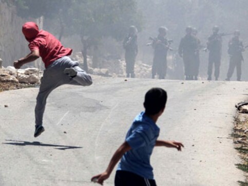 Israeli soldiers shoot Palestinian refugee in West Bank Israeli soldiers shoot Palestinian refugee in West Bank