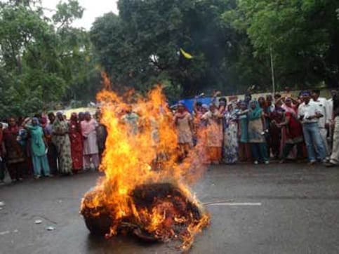 'Those who unfurl flag on I-day don’t consider manual scavengers citizens of India' 'Those who unfurl flag on I-day don’t consider manual scavengers citizens of India'
