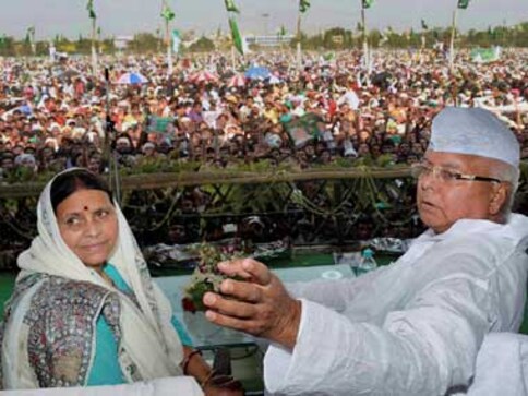 Will run RJD like Sonia, Rahul are guiding Congress: Rabri after Lalu's conviction Will run RJD like Sonia, Rahul are guiding Congress: Rabri after Lalu's conviction