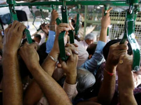 Angry commuters block trains in Titwala, up and down trains affected Angry commuters block trains in Titwala, up and down trains affected