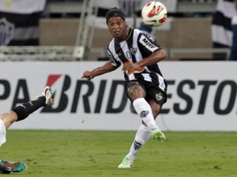 Watch: Ronaldinho rewinds time, scores two stunning freekicks Watch: Ronaldinho rewinds time, scores two stunning freekicks