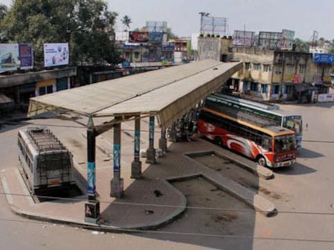 Bengal: Unions call two-day bus strike, commuters left stranded Bengal: Unions call two-day bus strike, commuters left stranded