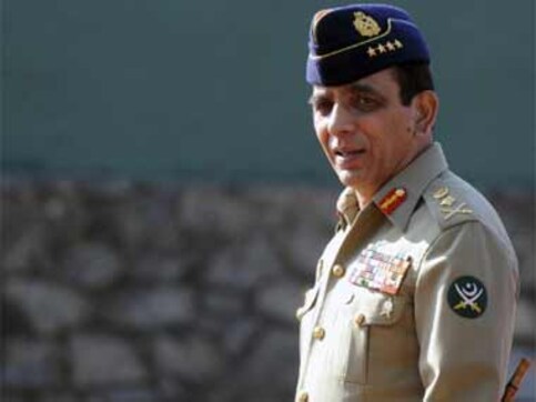 Pak Army Chief visits LoC, praises sacrifice of soldiers Pak Army Chief visits LoC, praises sacrifice of soldiers