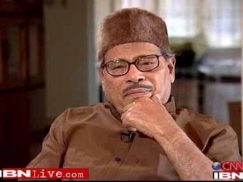 Manna Dey admitted to hospital, again
