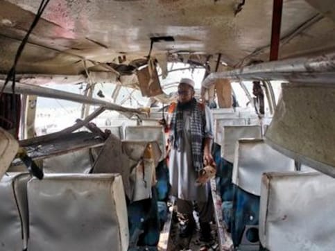 Bomb in bus kills 19 in northern Pakistan, no group claims responsibility Bomb in bus kills 19 in northern Pakistan, no group claims responsibility