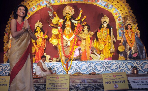 Photos: Sushmita, Kajol, Ayan seek blessings from goddess Durga Photos: Sushmita, Kajol, Ayan seek blessings from goddess Durga