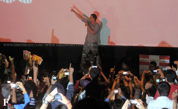 'Boss' Akshay Kumar organises special screening for fans 'Boss' Akshay Kumar organises special screening for fans