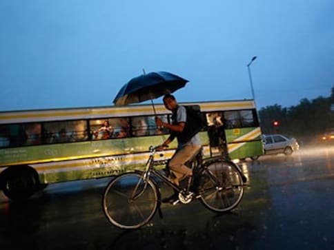 Cyclone hits Andaman and Nicobar, Odisha on high alert