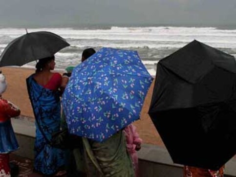 5.25 lakh evacuated from Odisha, AP coastline, says Home Secy 5.25 lakh evacuated from Odisha, AP coastline, says Home Secy