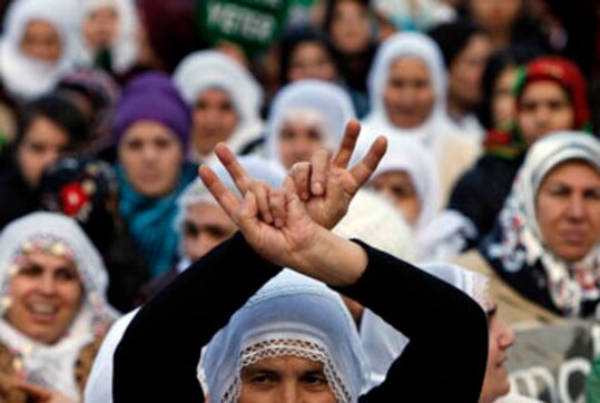 Turkey lifts ban on head scarf, secularists say govt pushing Islamic agenda Turkey lifts ban on head scarf, secularists say govt pushing Islamic agenda