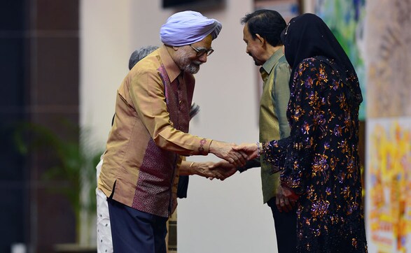 Photos: Manmohan Singh goes for pink at this year's ASEAN Summit Photos: Manmohan Singh goes for pink at this year's ASEAN Summit