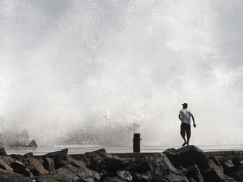 Sea turns rough 24 hours ahead of Cyclone Phailin's landfall