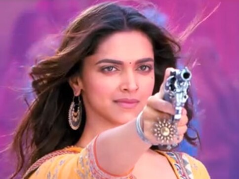 Deepika's narrow escape from rotten eggs, tomatoes Deepika's narrow escape from rotten eggs, tomatoes