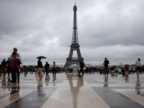 Eiffel Tower closed for hours after intruder spotted with a backpack