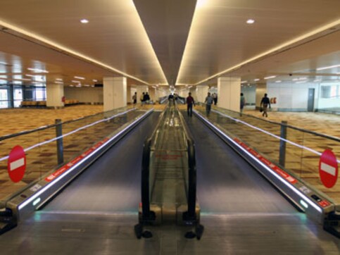 Moving forward although backward: The Travelator and the Bengali Moving forward although backward: The Travelator and the Bengali