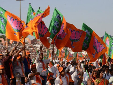 Madhya Pradesh: Case against BJP candidate for giving cash to voters Madhya Pradesh: Case against BJP candidate for giving cash to voters
