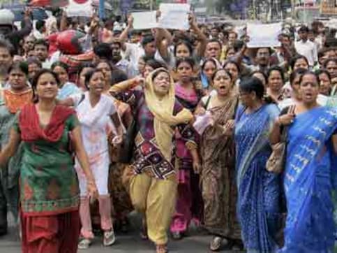 CPI(M) and Congress in WB demand CBI probe into Saradha scam CPI(M) and Congress in WB demand CBI probe into Saradha scam