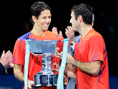 Spanish duo upset Bryan brothers in London finale Spanish duo upset Bryan brothers in London finale