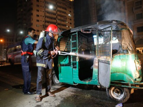 Bangladesh: Political violence continues, three people killed