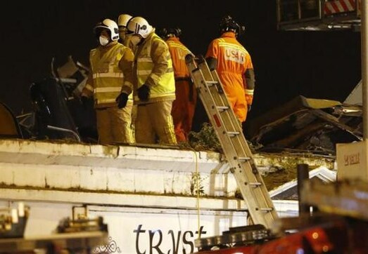 Police helicopter crashes into roof of busy Scottish pub, fatalities likely Police helicopter crashes into roof of busy Scottish pub, fatalities likely