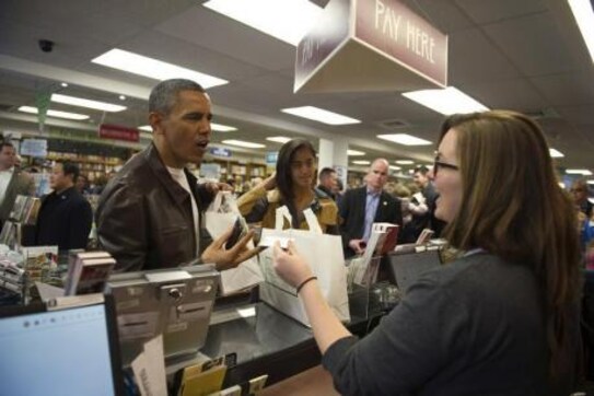 Obama and daughters go big on books on Small Business Saturday Obama and daughters go big on books on Small Business Saturday