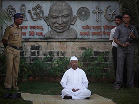 Hazare hits out at Cong, BJP for Lokpal delay Hazare hits out at Cong, BJP for Lokpal delay
