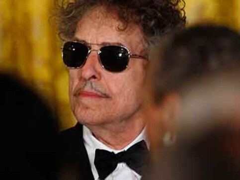 At Grammys charity event, Bob Dylan's speech steals the show At Grammys charity event, Bob Dylan's speech steals the show