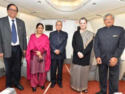 Birthday boy: President Pranab cuts cake aboard Air India One Birthday boy: President Pranab cuts cake aboard Air India One