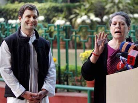 Rahul, Sonia take on Modi as Congress releases manifesto Rahul, Sonia take on Modi as Congress releases manifesto