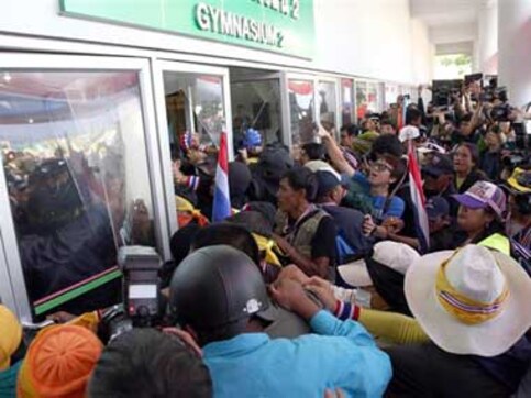 Protesters clash with police in Bangkok to protest upcoming elections Protesters clash with police in Bangkok to protest upcoming elections