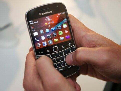 Man marries his smartphone in Las Vegas to commemorate his 'longest relationship ever'