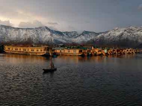 J-K to expedite rehabilitation of people living in Dal lake J-K to expedite rehabilitation of people living in Dal lake