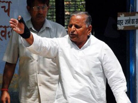 PM meets Mulayam to resolve deadlock on Lokpal Bill