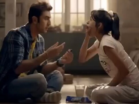 Celebs pose as dunking siblings for Oreo's latest TVC Celebs pose as dunking siblings for Oreo's latest TVC