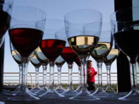 Bottoms up: New study claims those who drink alcohol live longer Bottoms up: New study claims those who drink alcohol live longer
