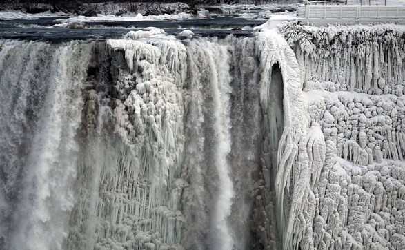 Photos: Niagara Falls literally stopped in its tracks due to US chill Photos: Niagara Falls literally stopped in its tracks due to US chill