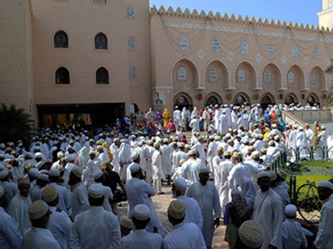 Mumbai: Syedna's final journey begins, lakhs of mourners pay respects Mumbai: Syedna's final journey begins, lakhs of mourners pay respects