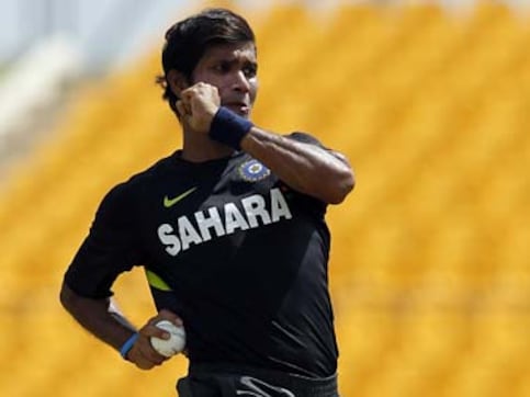 Dinda and Kartik clash again in heated Bengal vs Railways Ranji match Dinda and Kartik clash again in heated Bengal vs Railways Ranji match
