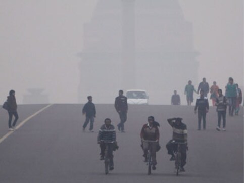 Fog, icy winds affect rail, road and air traffic in Uttar Pradesh Fog, icy winds affect rail, road and air traffic in Uttar Pradesh