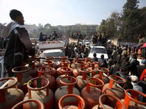 LPG cap raise: Govt did not bow down to Rahul, says Cong LPG cap raise: Govt did not bow down to Rahul, says Cong