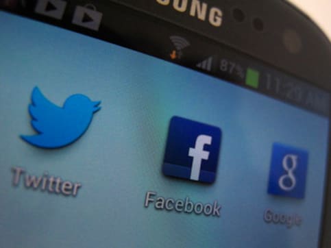 185 mn Indians will access internet on mobiles by June 2014: IAMAI 185 mn Indians will access internet on mobiles by June 2014: IAMAI