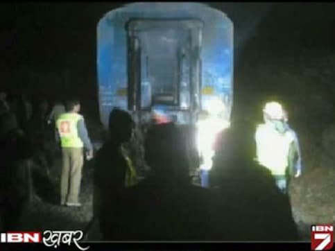 Mumbai-Dehradun Express fire : Rs 5 lakh ex-gratia for kin of dead Mumbai-Dehradun Express fire : Rs 5 lakh ex-gratia for kin of dead