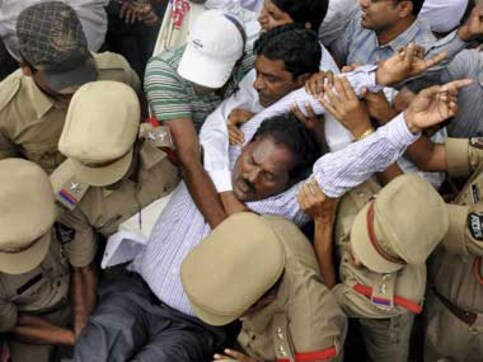 YSRC want voting on Telangana bill before debate, disrupt AP Assembly YSRC want voting on Telangana bill before debate, disrupt AP Assembly