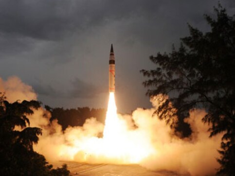 India successfully test fires long range nuke-capable missile Agni-IV India successfully test fires long range nuke-capable missile Agni-IV