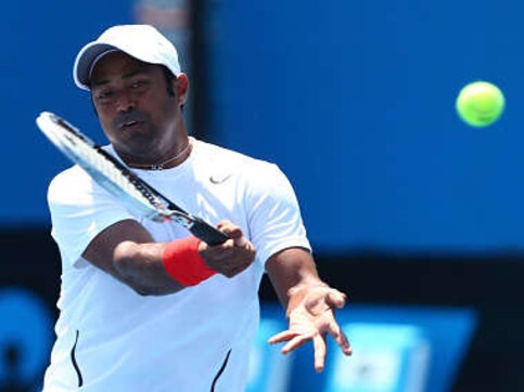 Paes-Kubot cruise into Valencia Open quarters Paes-Kubot cruise into Valencia Open quarters